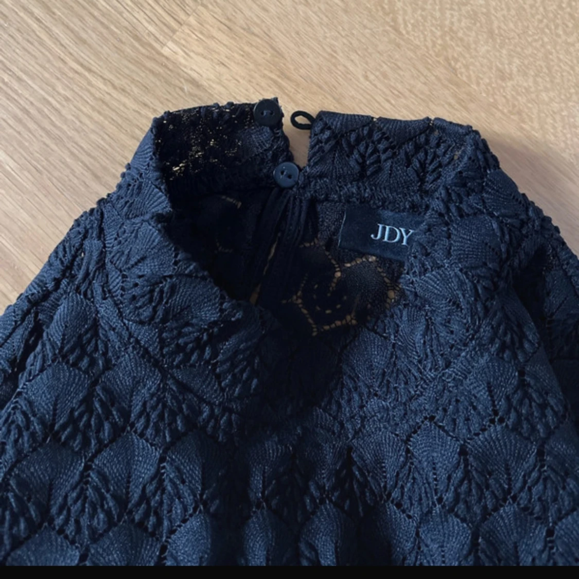 Svart spetsblus från Nelly - 2