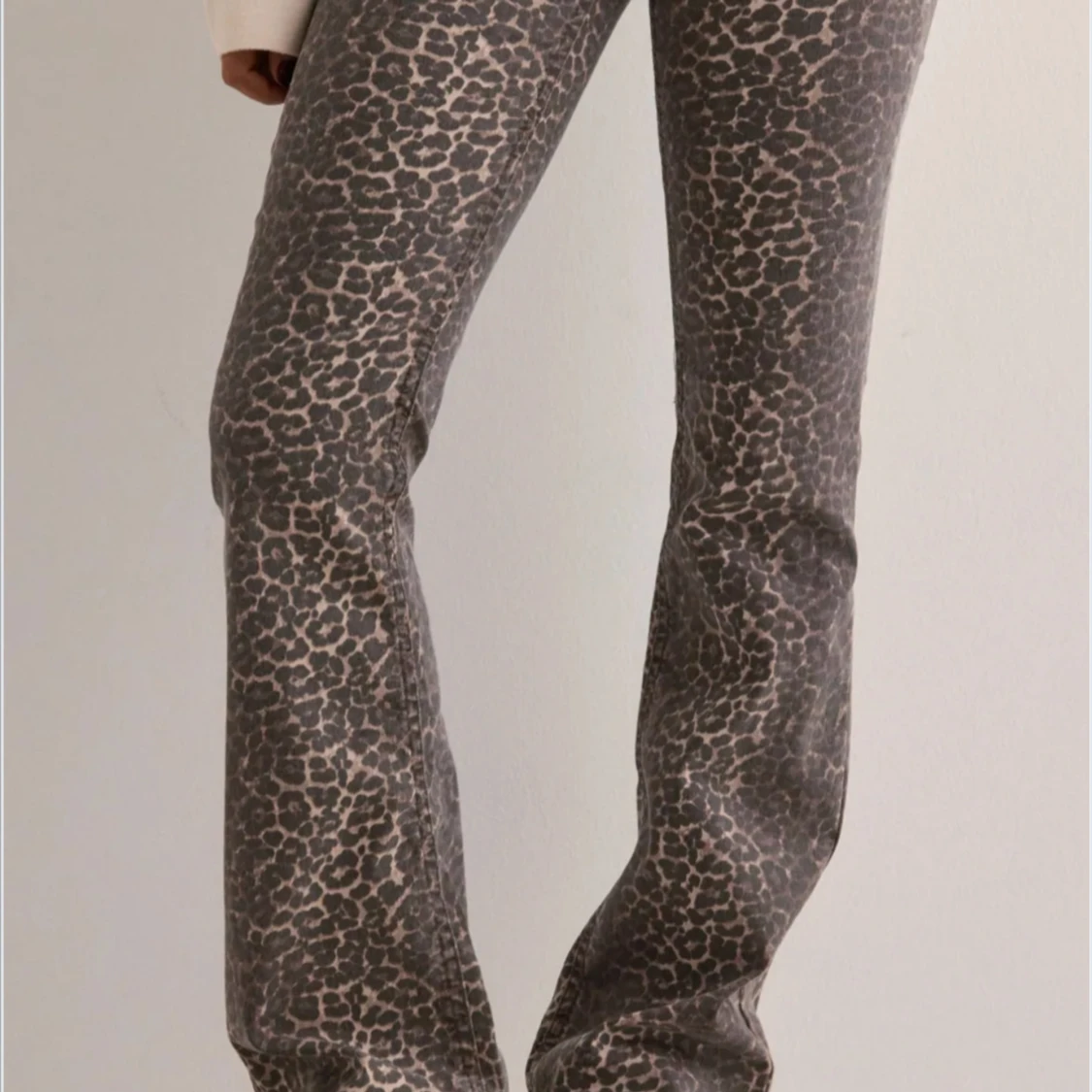 Leopardmönstrade bootcut jeans - 2