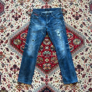 Rare Luv maison jeans - Ovanliga jeans ifrån Luv Maison med hål. Storlek: 38,5 midja, 100 lång, 18 benöppning