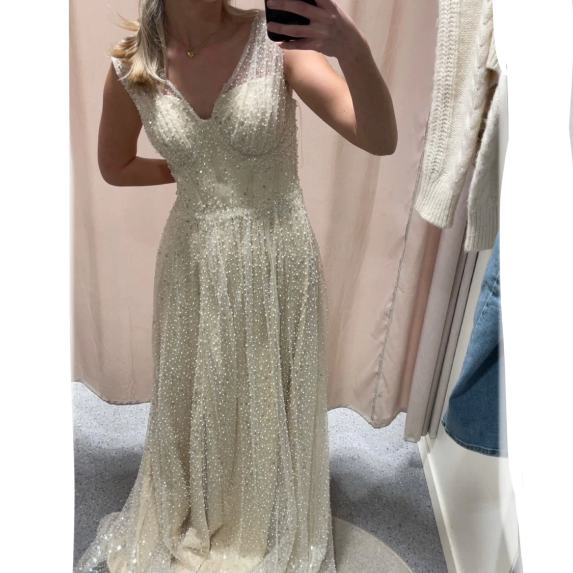 Beige / cremefärgad balklänning med pärlor och paljetter - 4