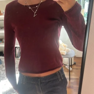 Vinröd långärmad tröja Brandy Melville - I nyskick!