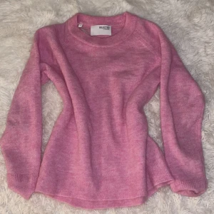 Rosa stickad tröja från Selected Femme - Perfekt nu mot hösten💞Använd en gång