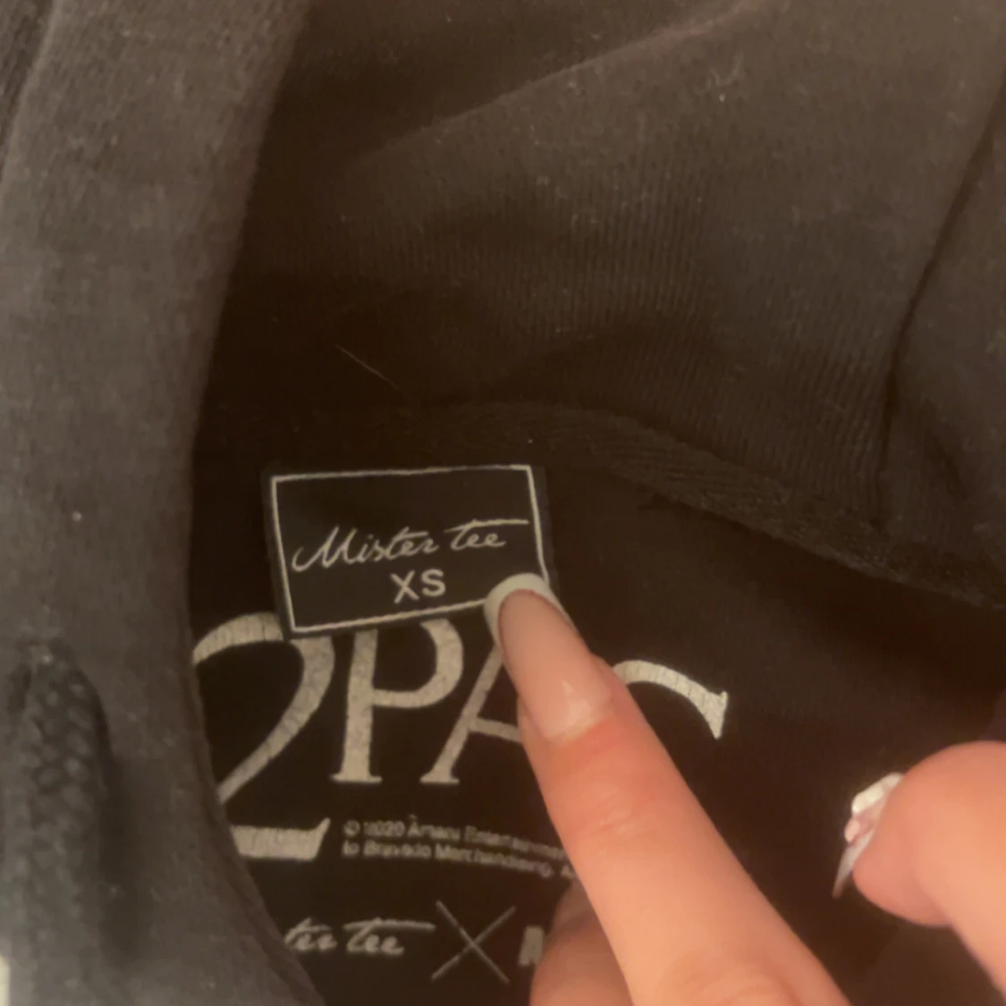 Svart hoodie med Tupac-print Mister Tee - 1