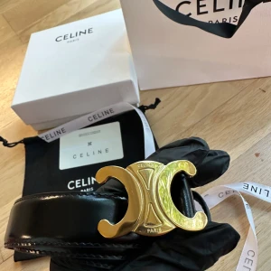 Celine belt  - Celine triomphe . Väldigt fint bälte. Kommer i sin originalförpackning.