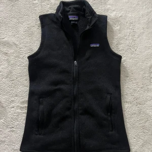 Patagonia väst - Svart fleeceväst från Patagonia. Storlek S. Bra skick utan några defekter. 