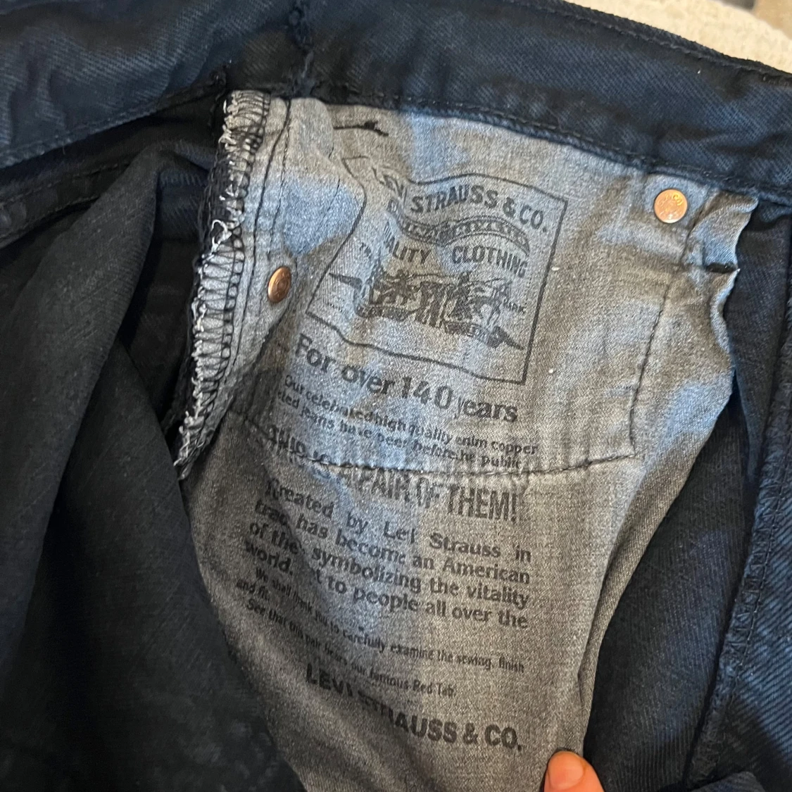 Svarta Levi's jeans - 3