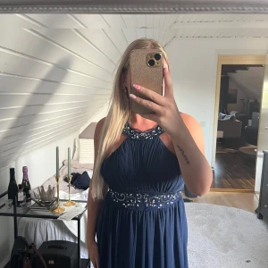 Balklänning  - Använd en gång för några år sedan, på balen. Väldigt fint skick. Storlek 34