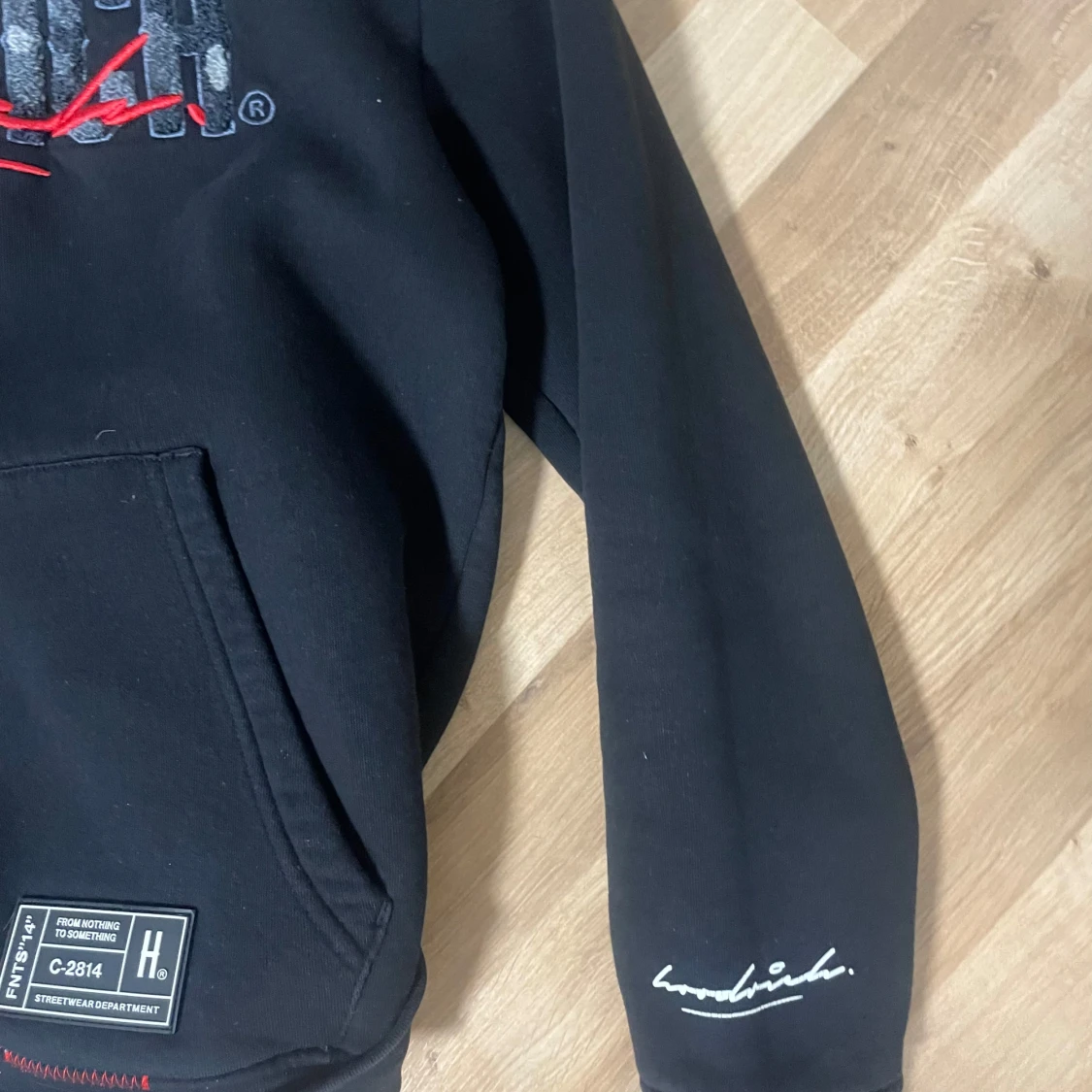 Svart hoodie från Hoodrich - 2