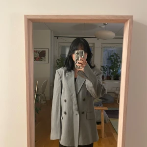 Gray Hope Blazer - New with tags.  Tried on a few times but never worn outside. Women 36 men 44. Selling because it’s a little long for me