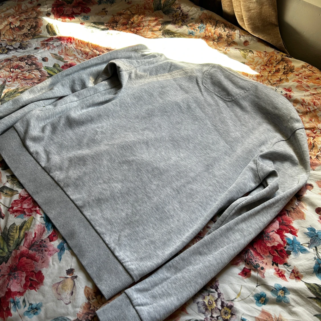 Ljusgrå sweatshirt från BOSS - 2