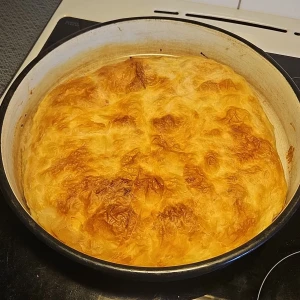Hemlagad mat - Hemlagad mat, kakor, pajer och burek (original) för alla era fester, födelsedagar, firanden och alla andra tillfällen, kontakta oss gärna i DM och skriv vilket recept vi ska tillaga åt er så lagar vi det åt er och ni kan hämta det själv eller så tar vi med det till er (leverans debiteras om det inte är i Trollhättan) 