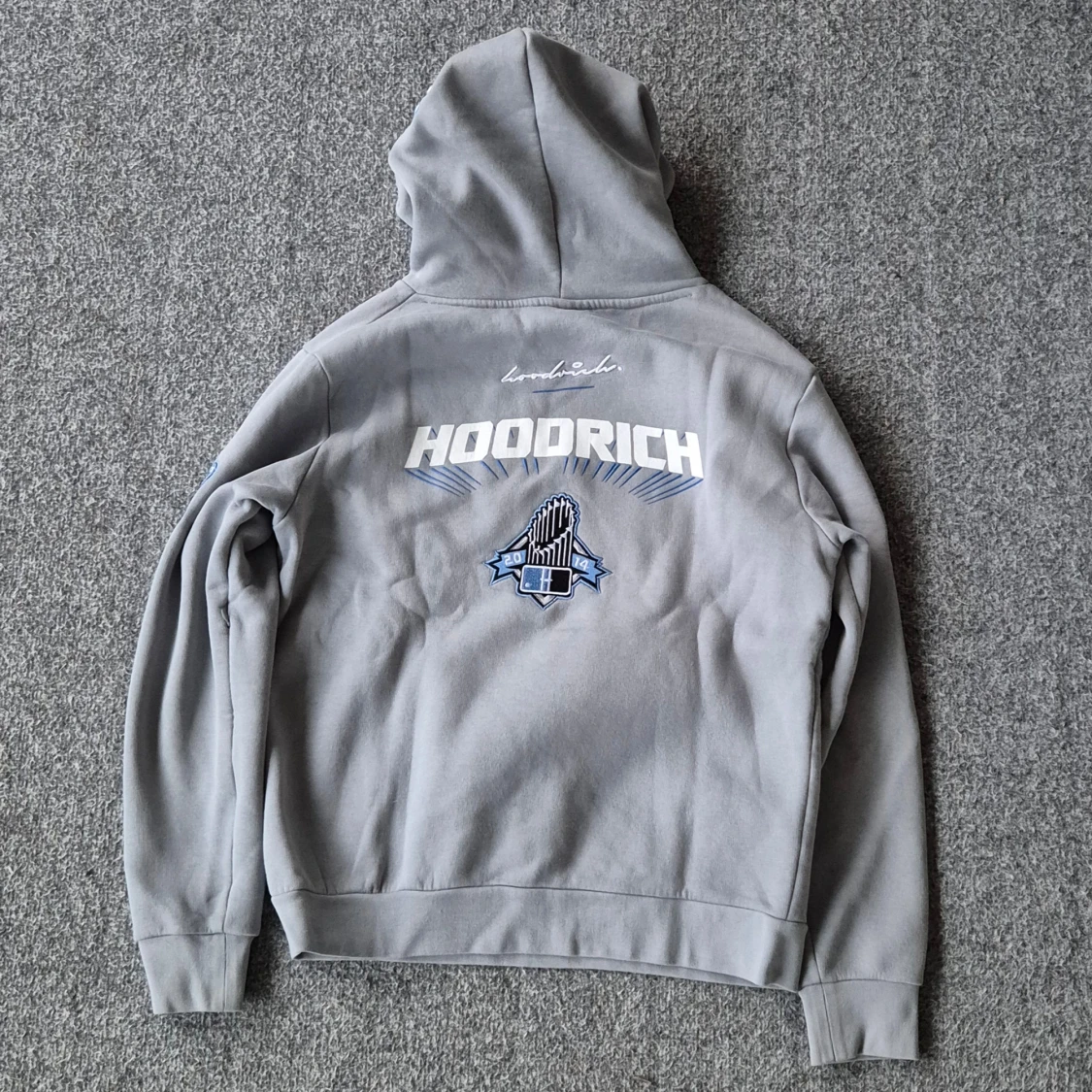 Grå mjukisbyxor och hoodie från Hoodrich - 2