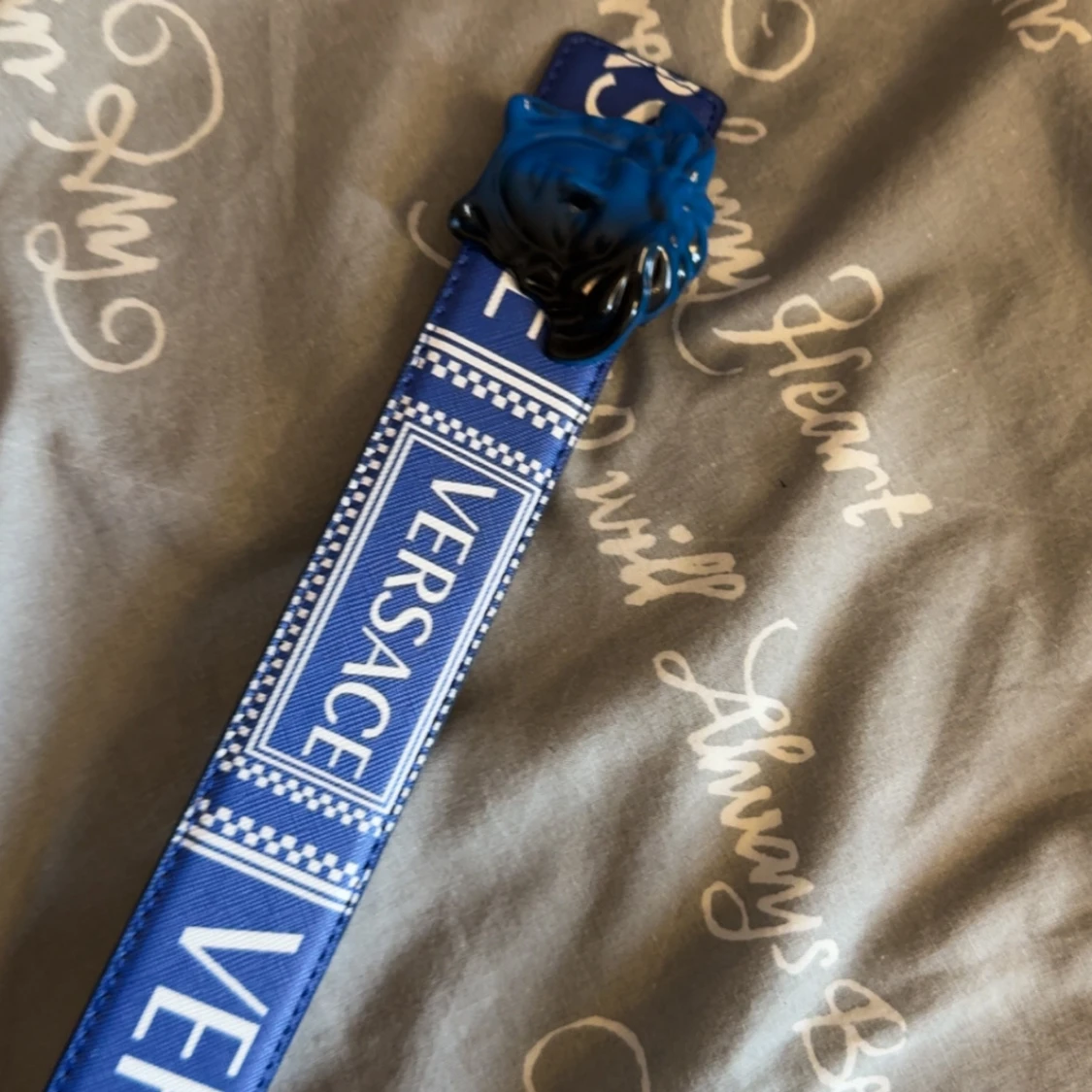 Blått bälte från Versace med Medusa-spänne