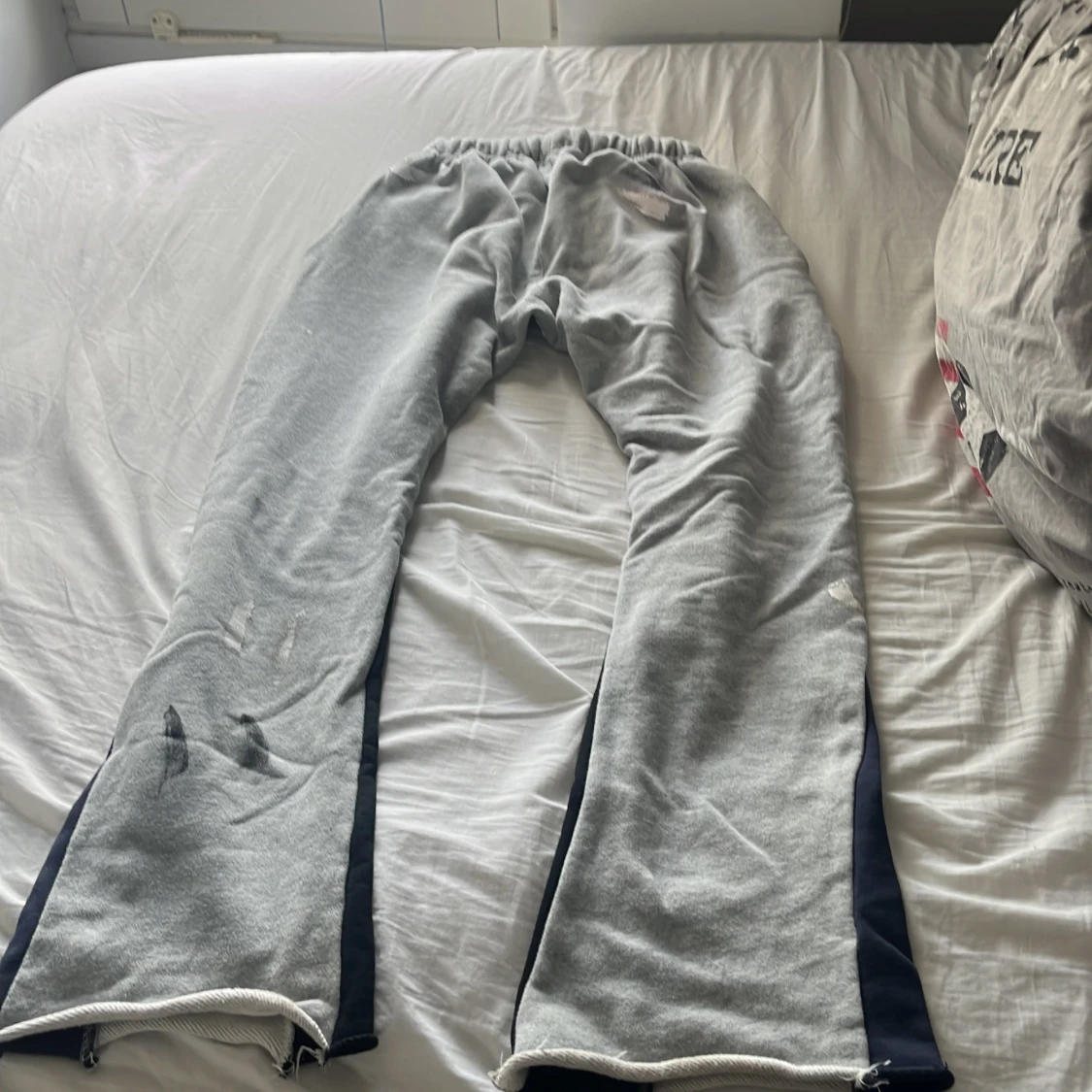 Grå mjukisbyxor från Gallery Dept. - 3