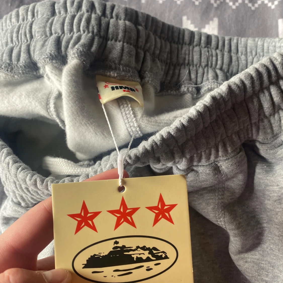 Grå shorts från HMMP med broderad logga - 3