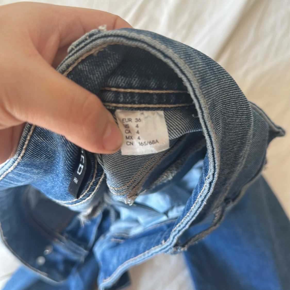 Blå bootcut jeans från Levis - 4