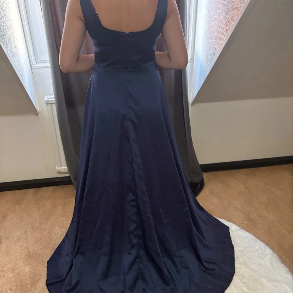 Marinblå långklänning med slits - 2