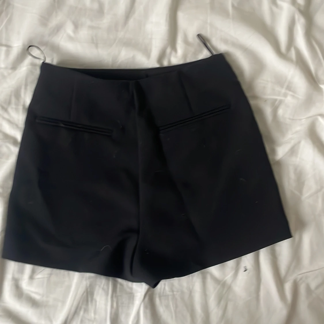 Svart shortskjol från Zara XS - 1