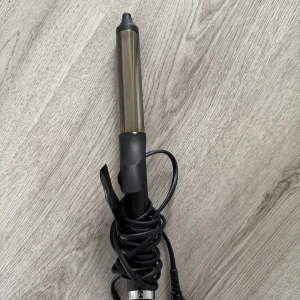 GHD locktång - Säljer nu min GHD locktång då jag köpte en ny. Locktången är deras classic curl och i jättebra skick!💕