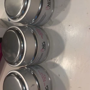 Nagelgel och top coat kit - Säljer ett kit med NG Nails builder gel, vit rosa och genomskinlig. Dom är oanvända men öppnade. Top Coat för UV/LED. Det följer med nagel filar, en klippare, penslar, lim, handskar, lite tippar , pads och rengöring till penslarna. 