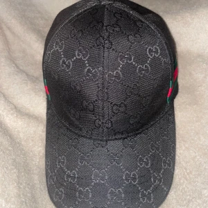 Gg keps - Säljer en svart Gg keps