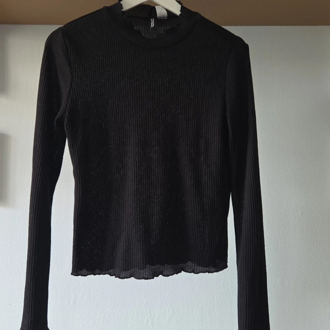 Svart ribbad långärmad topp H&M Divided