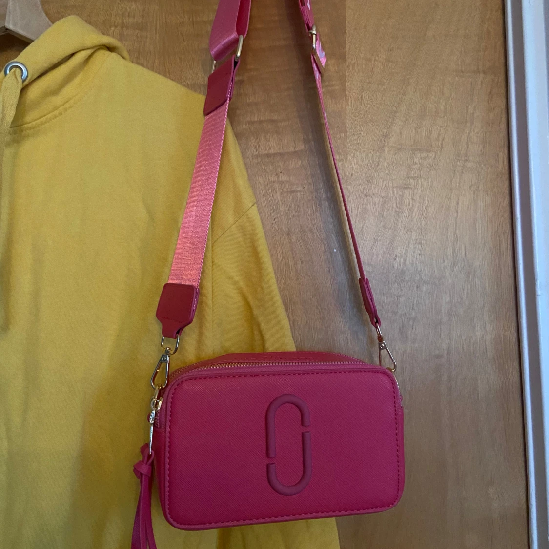 Rosa axelväska från Marc Jacobs