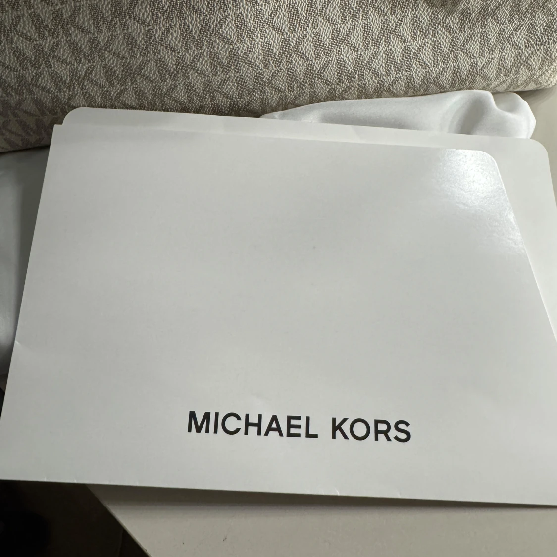 Beige handväska från Michael Kors - 3