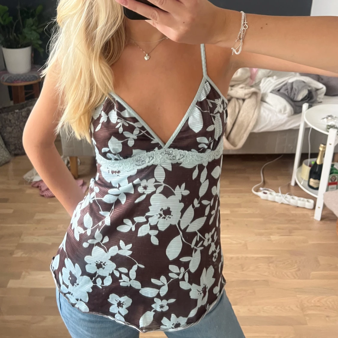 Blommig brun och ljusblå linnetopp - 1