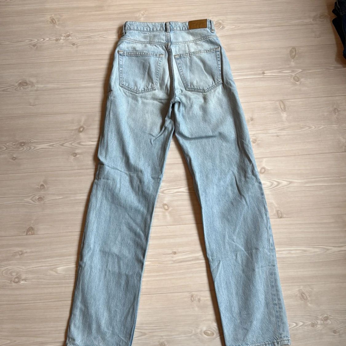 Ljusblå jeans från ginatricot  - 1