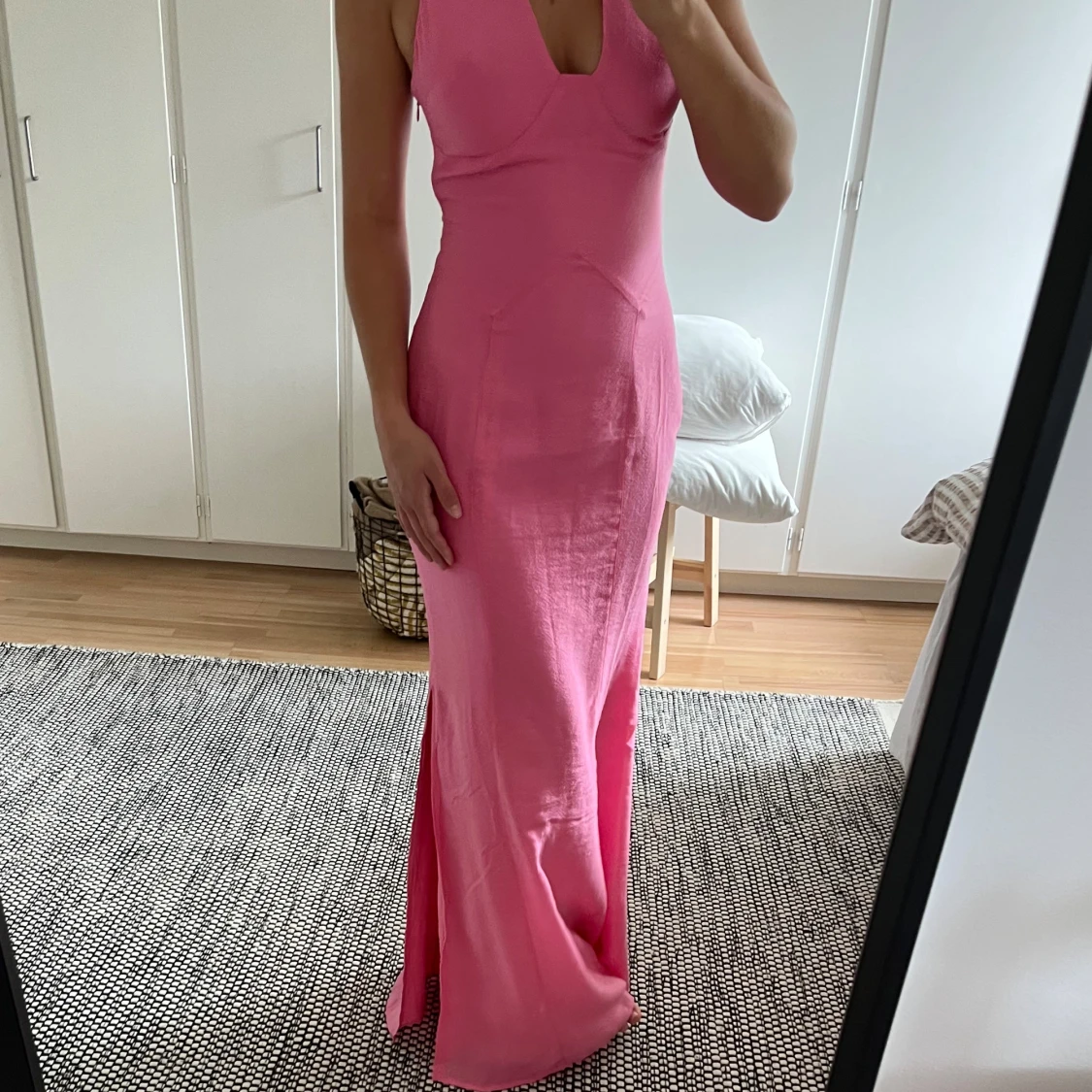 Oanvänd rosa långklänning från Adoore - 4