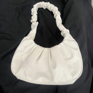 Vit handväska  - Vit handväska typ aldrig använd