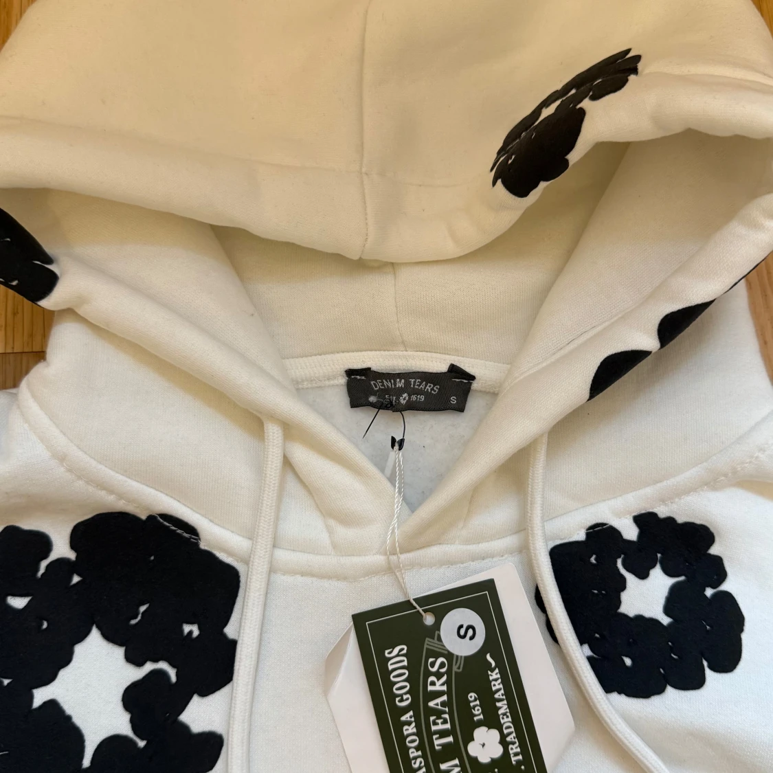 Vit hoodie med svarta blommor Denim Tears - 1