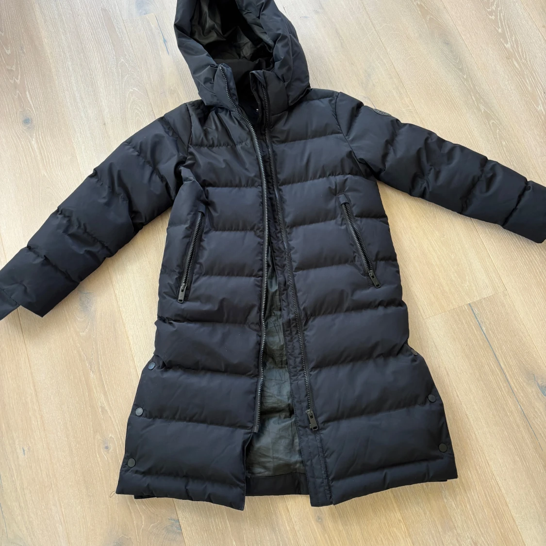 Svart lång jacka stl 146 Everest