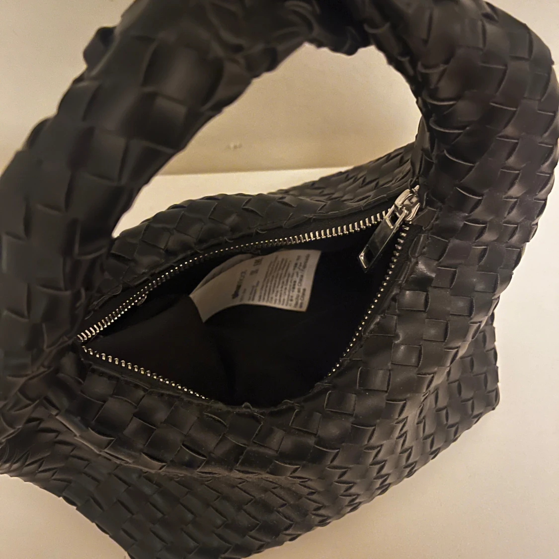 Svart flätad handväska - 1