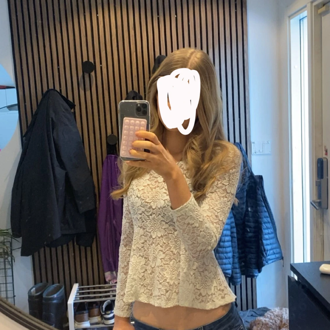 Vit spetsblus med lång ärm - 1