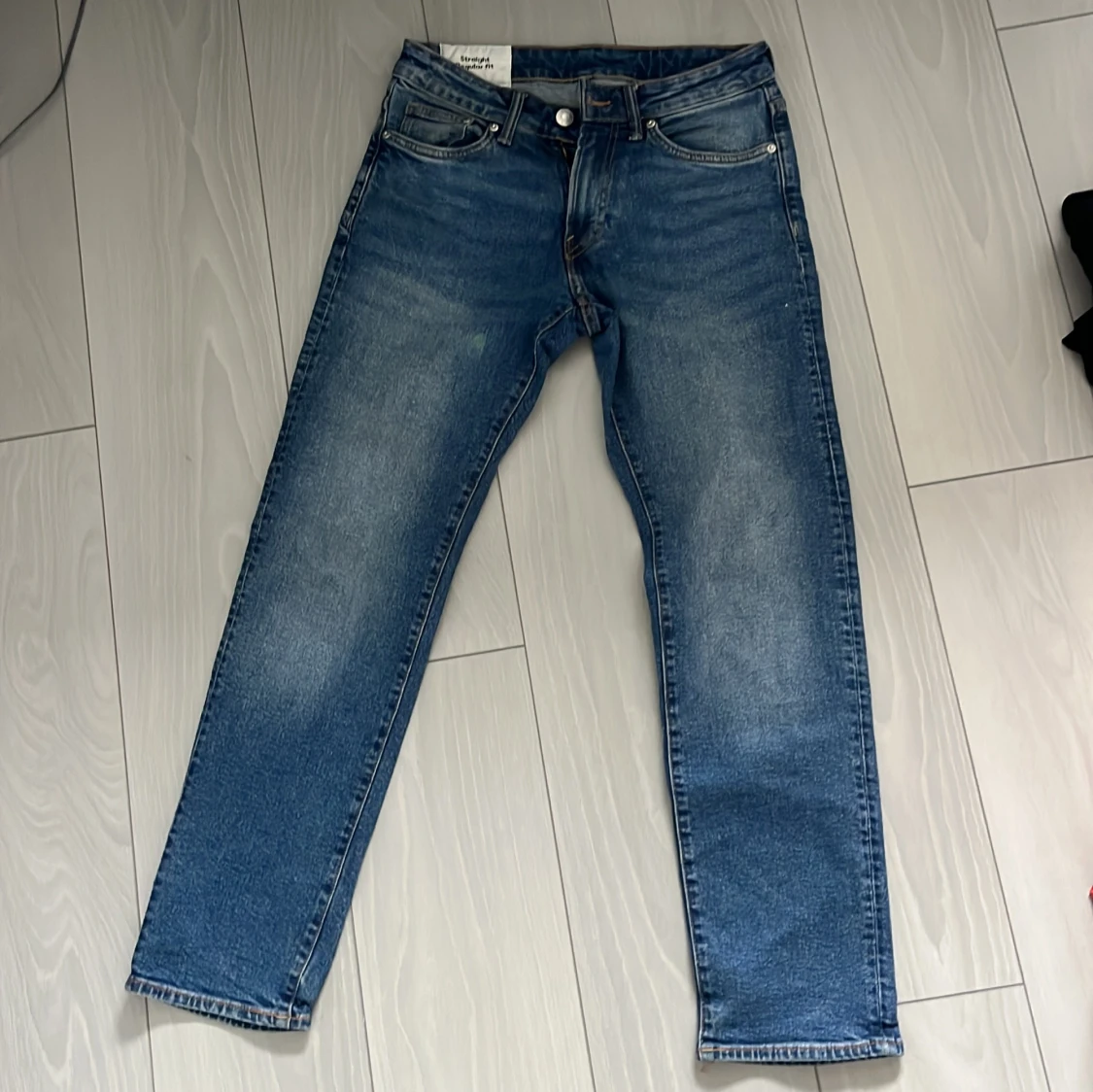 Blå straight jeans från H&M