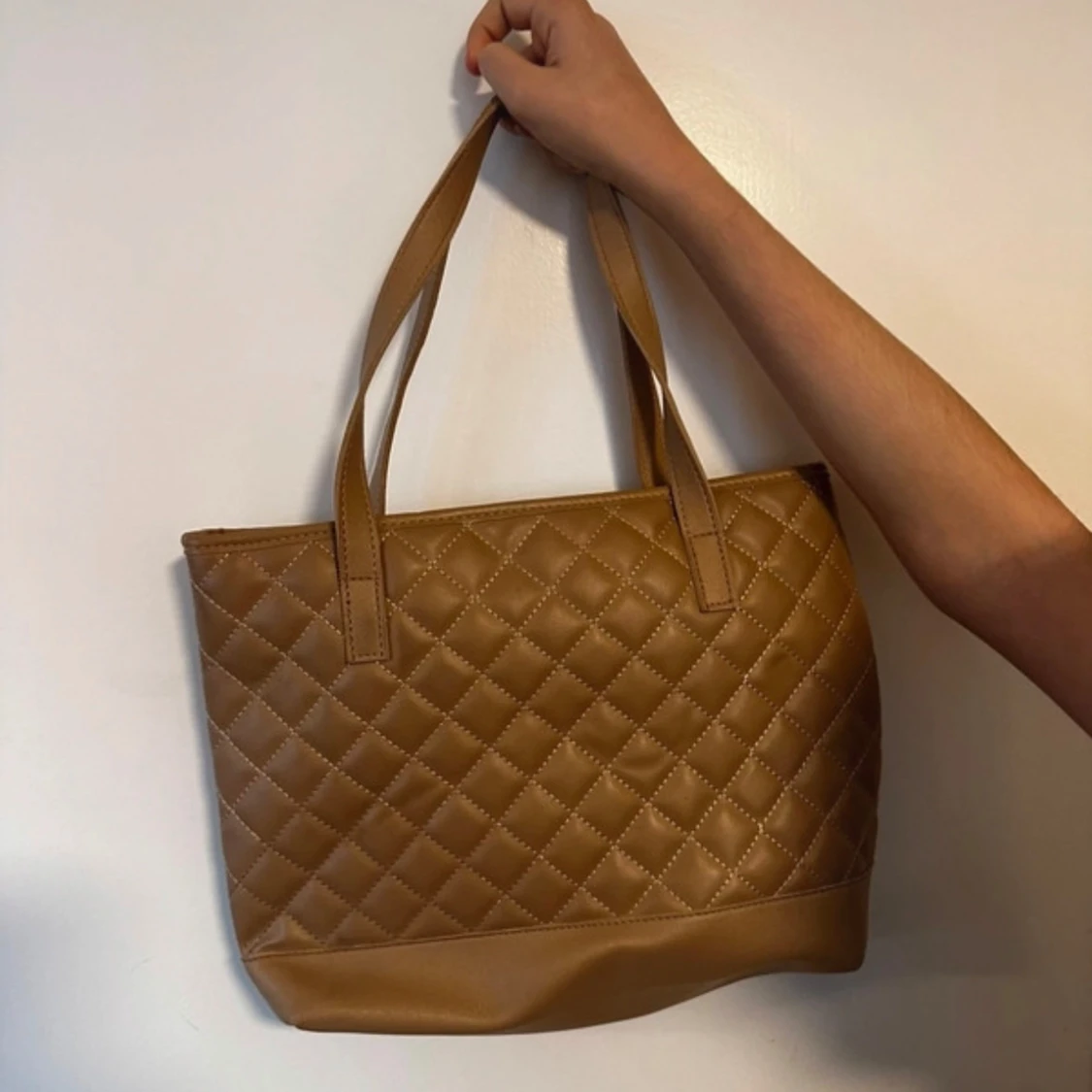 Brun quiltad axelväska - 1