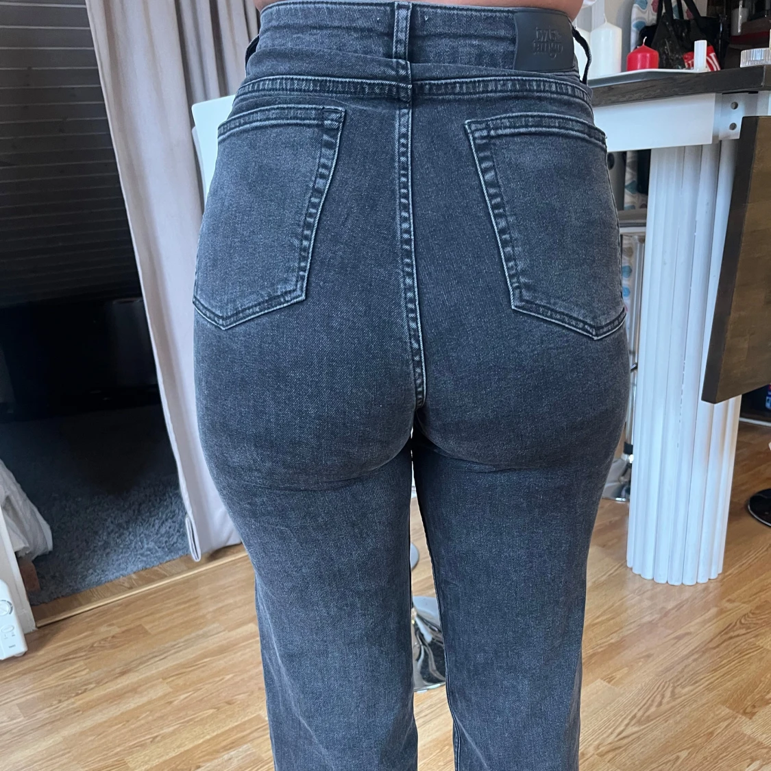 Svarta jeans med hög midja - 1