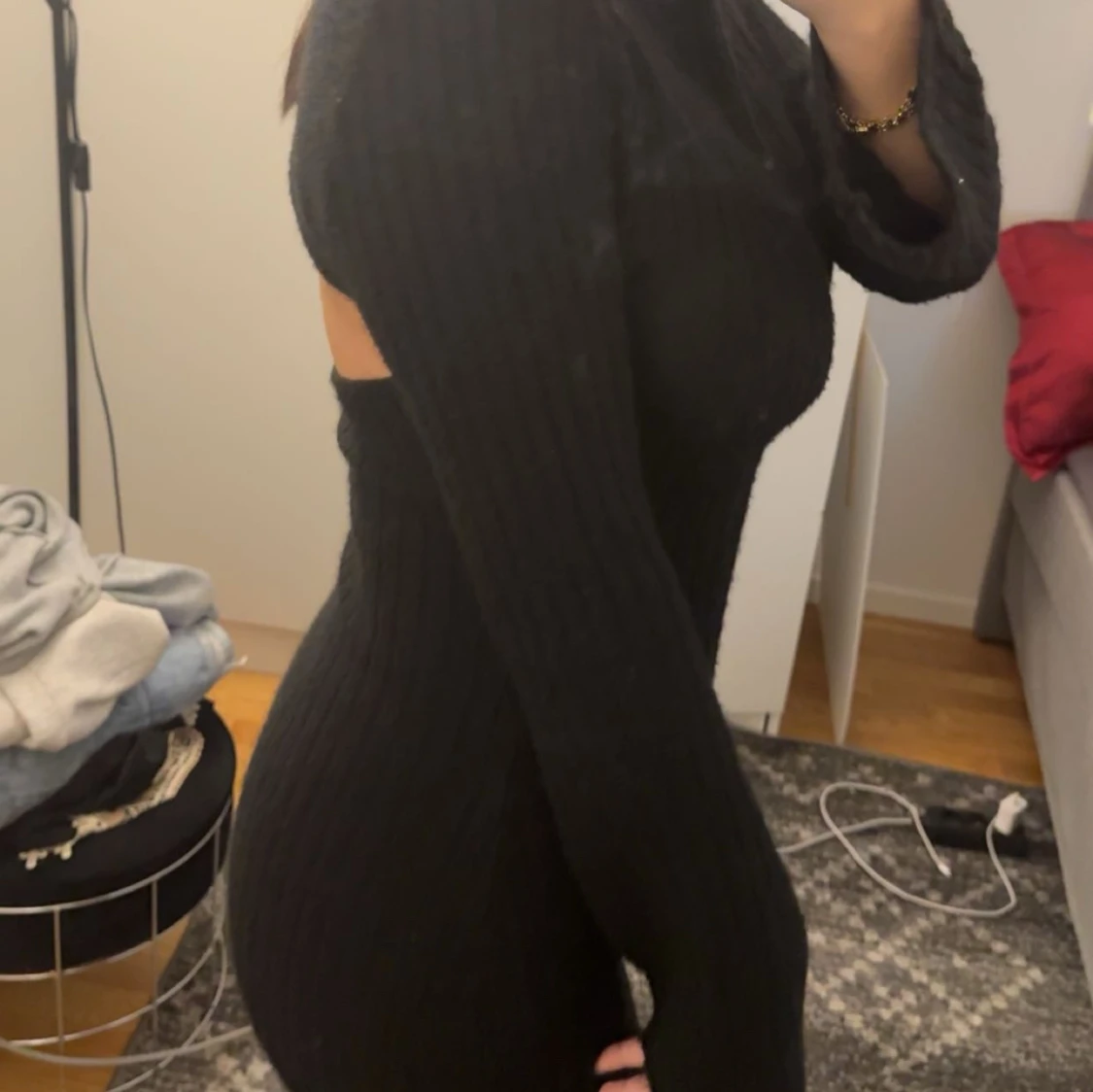 Svart ribbad klänning - 1