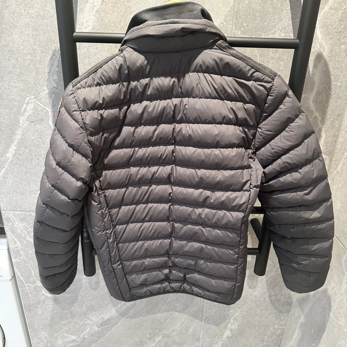 Grå pufferjacka från Parajumpers - 3