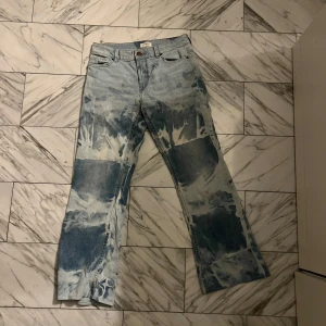 Jeans  - Tie dyed jeans från Lindex💕säljer för de var för korta på mig🫶🫶