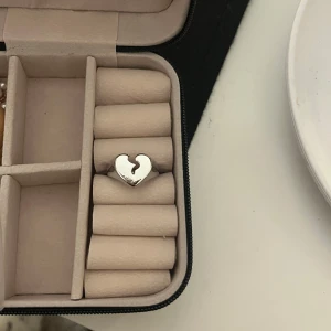 Silverring med hjärtdesign - Så fin Ring💖💖 Klicka på ”köp nu” (finns även i guld) 