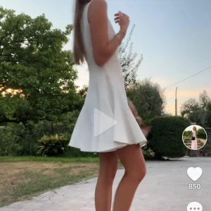 Vit klänning Hunkydory  - Perfekt studentklänning! 🌼xs/s 