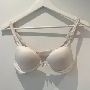 Victoria’s Secret BH - Superfin bh från Victoria’s secret i storlek 32B🥰 fint skick!