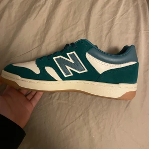 New Balance 480 sneakers - Snygga New Balance 480 sneakers i en fräsch kombination av grönt och vitt. Helt nya ändast provade. 