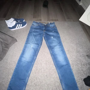 jack & jones jeans - säljer ett par sköna Jack & Jones jeans som är knappt använda.Dem passar dig om du är ca 170