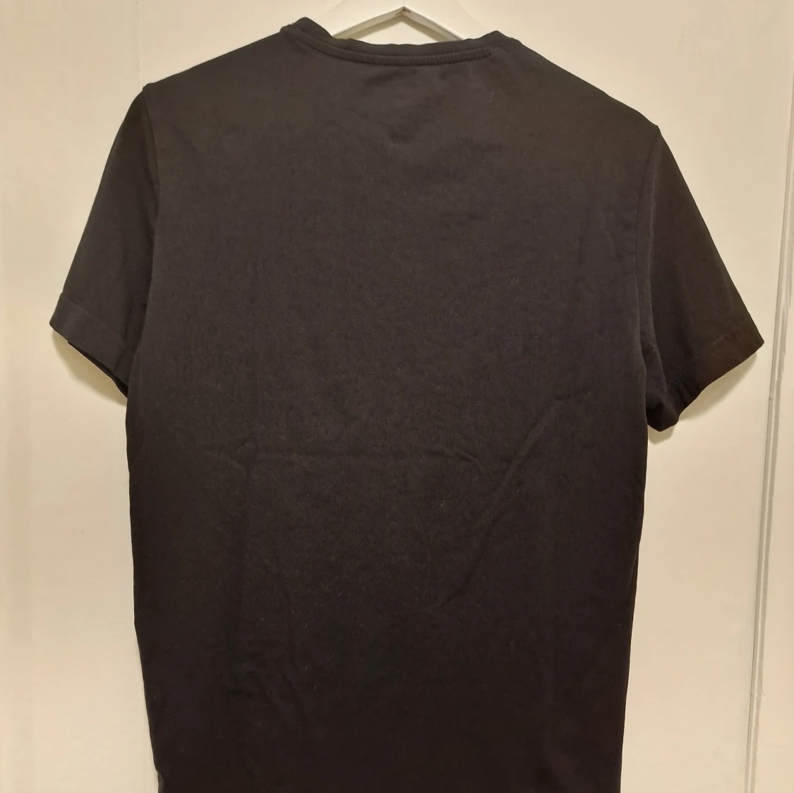 Svart t-shirt från H&M - 1