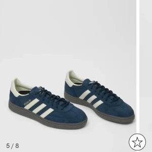 Adidas Spezial - Säljer min adidas spezial då jag vill köpa ett par andra i en annan färg, dem är använda men fortfarande superfint skick!! Nypris: 1250kr