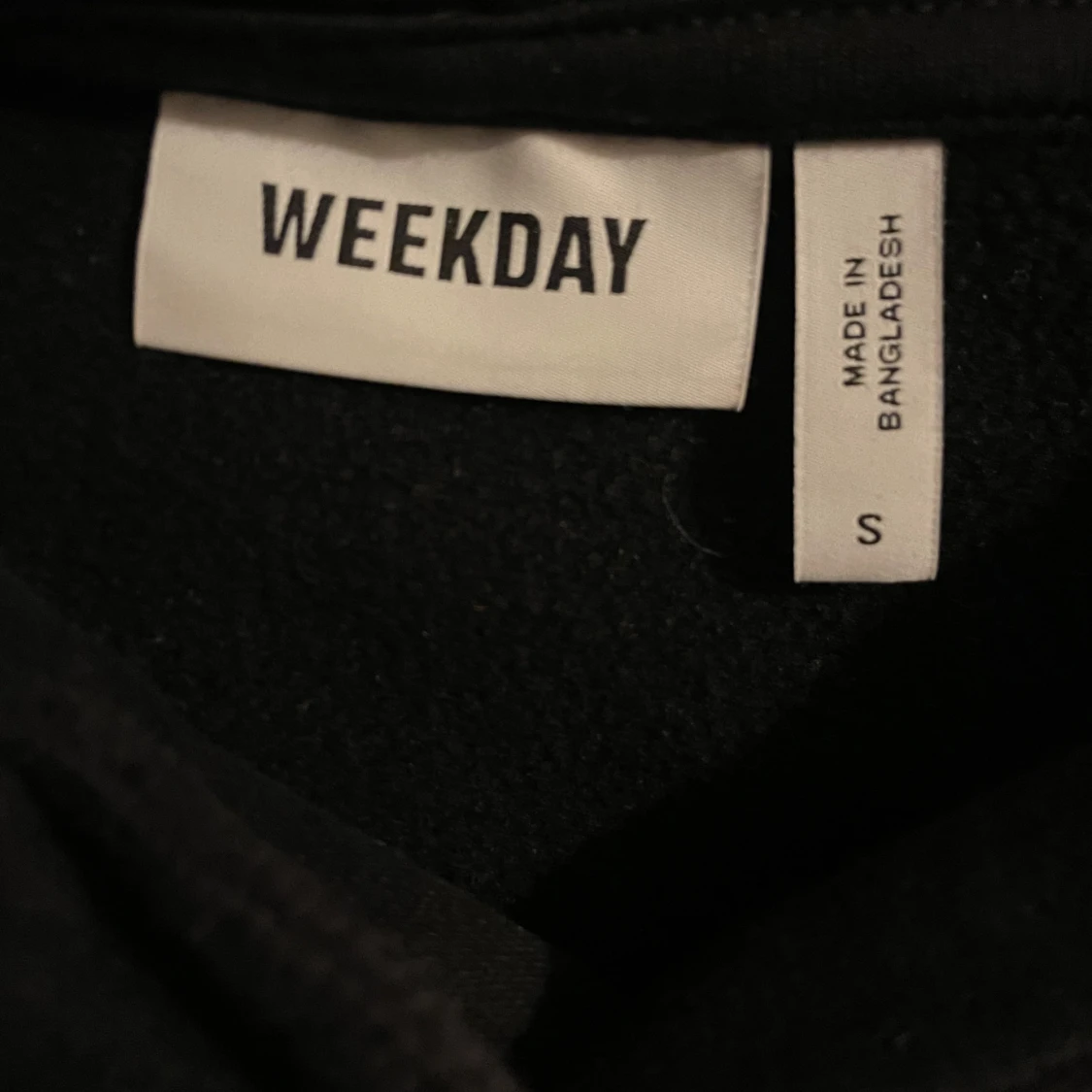 Svart hoodie från Weekday - 1